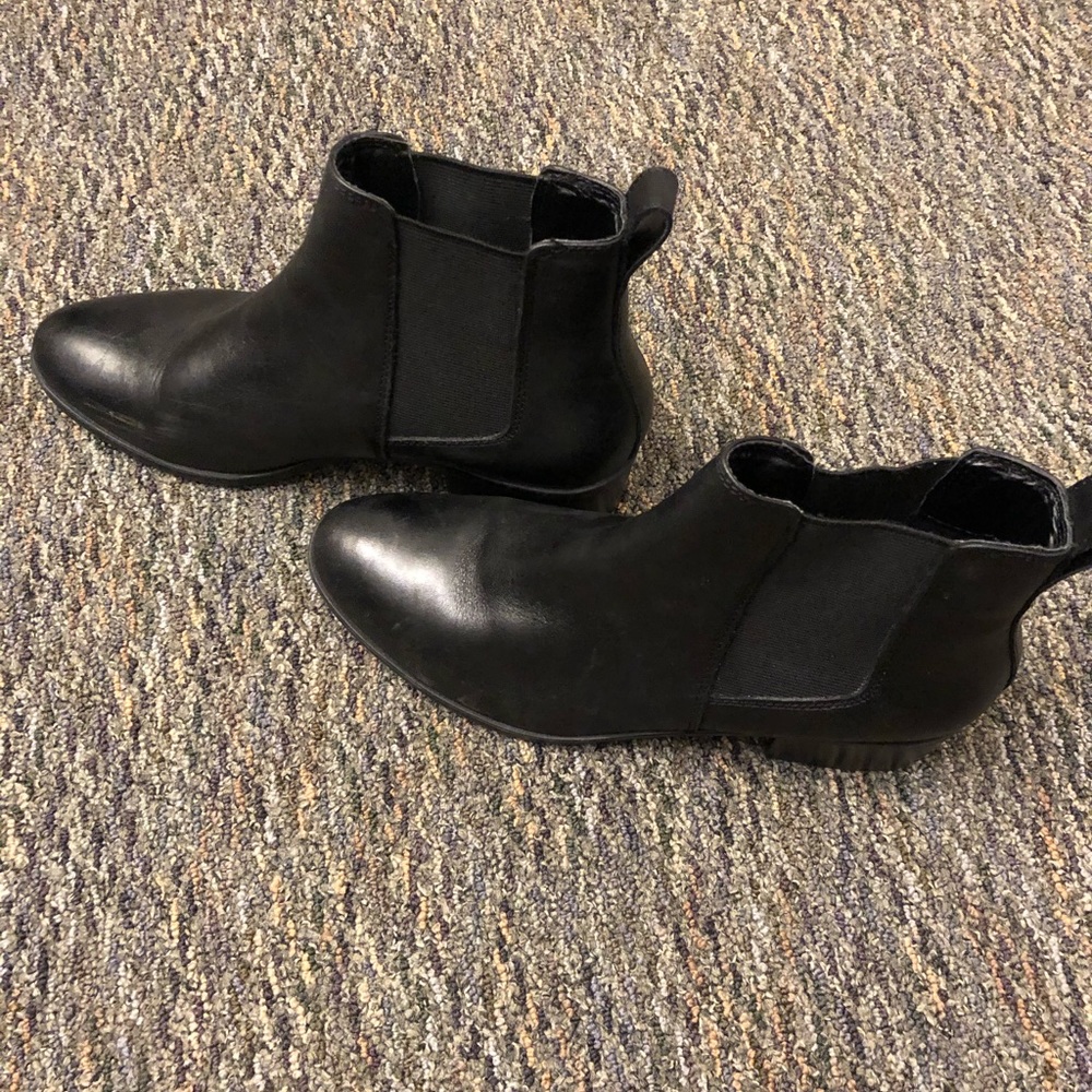 Steve Madden black Chelsea boots